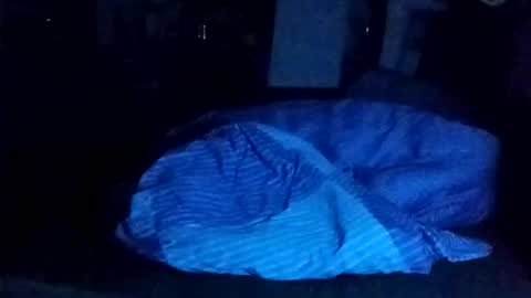 Snapshot of essoisso chatting on April 4, 11:35 pm essoisso online show from April 4, 11:35 pm