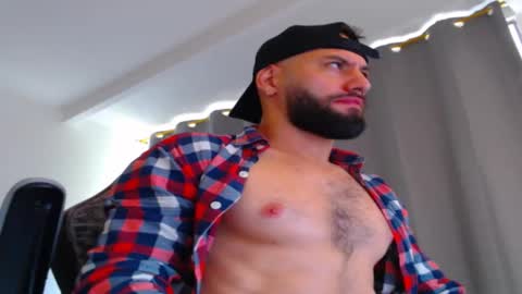 Snapshot of esteban7984068 chatting on November 8, 2:28 pm esteban online show from November 8, 2:28 pm