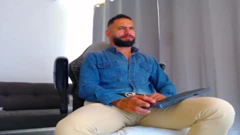 Snapshot of esteban7984068 chatting on November 14, 4:17 pm esteban online show from November 14, 4:17 pm