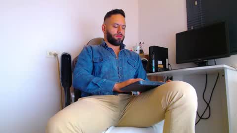 Snapshot of esteban7984068 chatting on February 9, 12:53 pm esteban online show from February 9, 12:53 pm