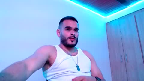 Snapshot of esteban_fer chatting on December 7, 6:32 am Esteban Fernandez online show from December 7, 6:32 am