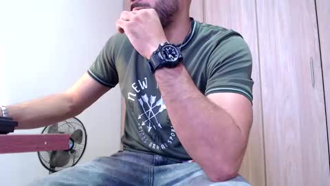 Snapshot of esteban_fer chatting on January 24, 2:41 pm Esteban Fernandez online show from January 24, 2:41 pm