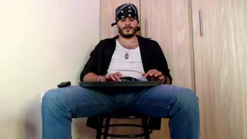 Snapshot of esteban_fer chatting on January 29, 8:04 pm Esteban Fernandez online show from January 29, 8:04 pm