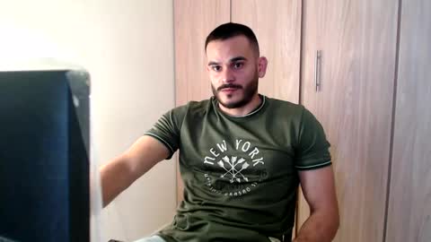 Snapshot of esteban_fer chatting on February 4, 7:55 pm Esteban Fernandez online show from February 4, 7:55 pm