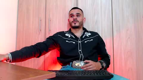 Snapshot of esteban_fer chatting on February 7, 8:31 pm Esteban Fernandez online show from February 7, 8:31 pm