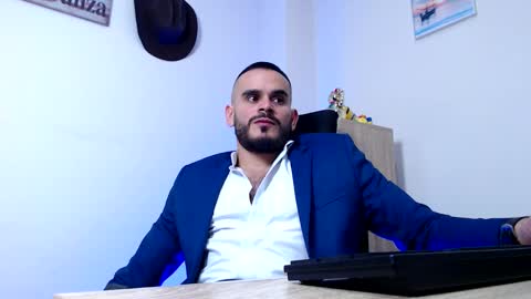 Esteban Fernandez online show from February 24, 4:54 am