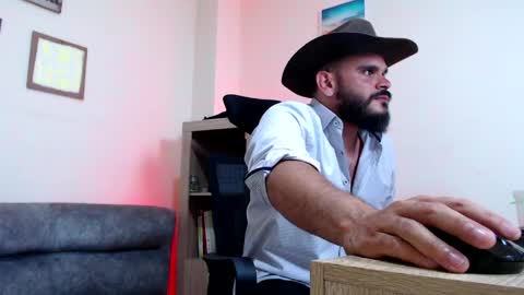 Esteban Fernandez online show from May 5, 8:44 am