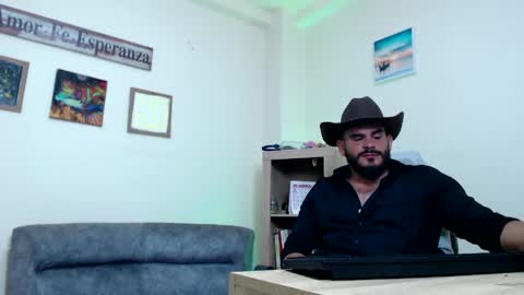 Esteban Fernandez online show from May 7, 6:30 am