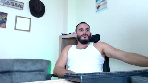 Esteban Fernandez online show from May 9, 3:12 am