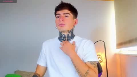 Esteban independent model online show from October 25, 1:29 pm