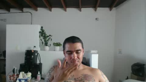 Snapshot of estebanmed92 chatting on November 8, 5:12 pm estebanmed92 online show from November 8, 5:12 pm