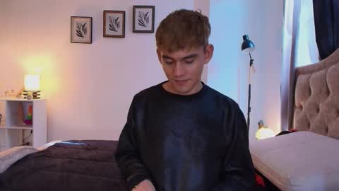 Snapshot of estebanperez_ chatting on January 10, 1:57 pm Esteban online show from January 10, 1:57 pm