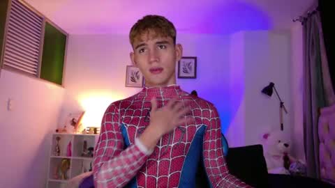 Snapshot of estebanperez_ chatting on February 18, 10:55 am Esteban online show from February 18, 10:55 am