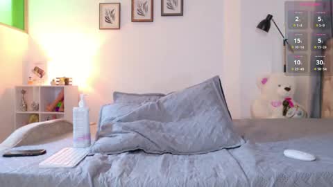 Snapshot of estebanperez_ chatting on March 12, 10:43 am Esteban online show from March 12, 10:43 am