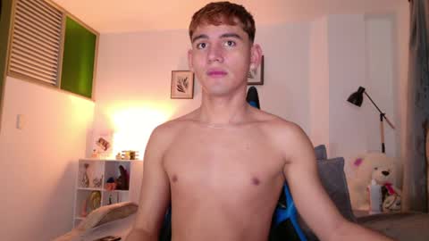 Snapshot of estebanperez_ chatting on March 16, 10:41 am Esteban online show from March 16, 10:41 am