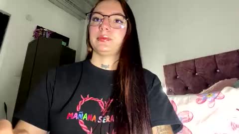 Snapshot of estefa1 chatting on June 9, 2:17 pm estefa1 online show from June 9, 2:17 pm