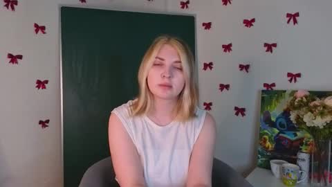 Lori online show from February 11, 1:10 am