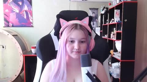 Kate online show from April 8, 8:03 am