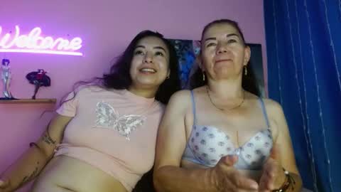 Snapshot of estefania_344 chatting on October 6, 8:17 pm estefania_344 online show from October 6, 8:17 pm