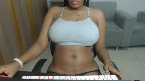 Snapshot of estefania_starlovee chatting on October 23, 10:30 pm estefania_starlovee online show from October 23, 10:30 pm