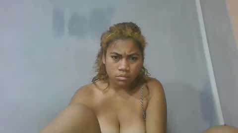 Snapshot of estelah796836 chatting on June 5, 6:31 am estelah796836 online show from June 5, 6:31 am