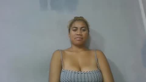 Snapshot of estelah796836 chatting on June 5, 7:19 pm estelah796836 online show from June 5, 7:19 pm