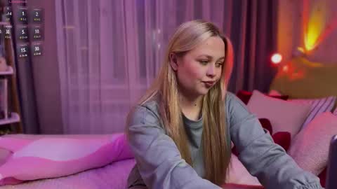 Snapshot of estella_elwood chatting on March 6, 11:12 pm Estella online show from March 6, 11:12 pm