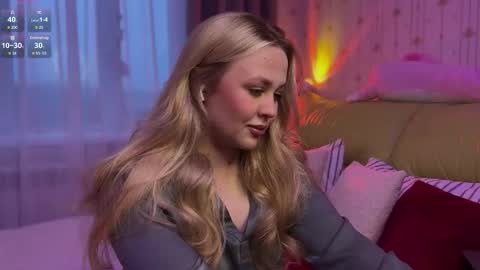 Snapshot of estella_elwood chatting on March 8, 12:52 am Estella online show from March 8, 12:52 am