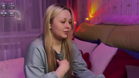 Snapshot of estella_elwood chatting on March 14, 6:13 pm Estella online show from March 14, 6:13 pm