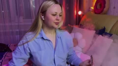 Snapshot of estella_elwood chatting on April 1, 4:04 pm Estella online show from April 1, 4:04 pm