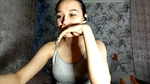 estellekirbo online show from April 2, 1:09 pm