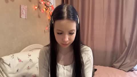 estellezdebski online show from July 30, 11:09 am