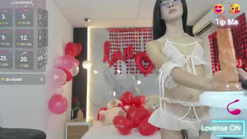 Estephany online show from February 15, 2:00 pm