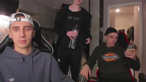 LOUIS online show from December 13, 10:04 pm