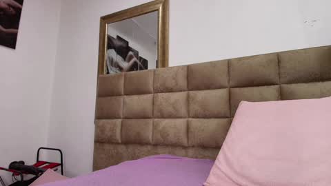 Snapshot of estrella_hanks_ chatting on January 12, 12:01 pm Estrella online show from January 12, 12:01 pm