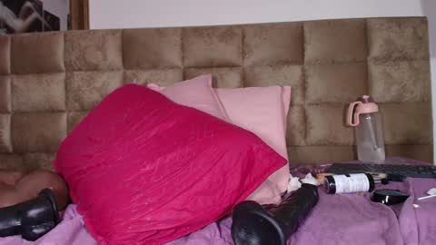 Snapshot of estrella_hanks_ chatting on January 12, 3:03 pm Estrella online show from January 12, 3:03 pm