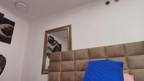 Snapshot of estrella_hanks_ chatting on January 17, 11:59 am Estrella online show from January 17, 11:59 am