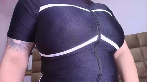 Snapshot of estrella_hanks_ chatting on February 1, 12:16 pm Estrella online show from February 1, 12:16 pm