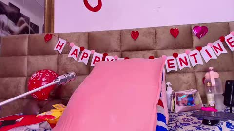 Snapshot of estrella_hanks_ chatting on February 14, 3:05 pm Estrella online show from February 14, 3:05 pm