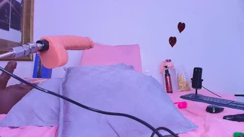 Snapshot of estrella_hanks_ chatting on February 20, 2:57 pm Estrella online show from February 20, 2:57 pm