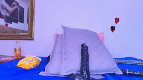 Snapshot of estrella_hanks_ chatting on February 22, 3:03 pm Estrella online show from February 22, 3:03 pm