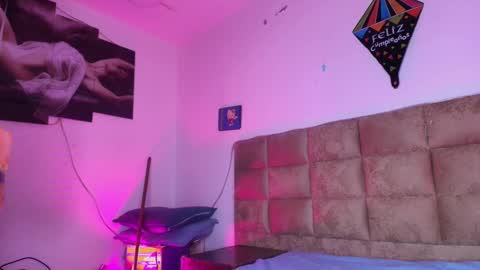 Snapshot of estrella_hanks_ chatting on October 11, 11:53 am Estrella online show from October 11, 11:53 am