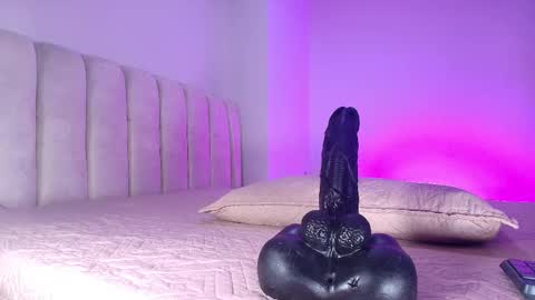 Estrella online show from January 14, 12:00 pm