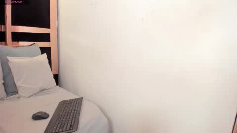 Estrella online show from December 14, 2:28 am