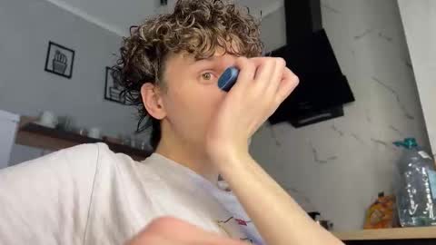 Snapshot of estremecerse chatting on February 28, 10:27 am Alex online show from February 28, 10:27 am