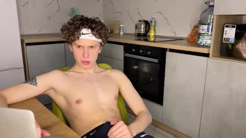 Snapshot of estremecerse chatting on March 2, 1:40 pm Alex online show from March 2, 1:40 pm