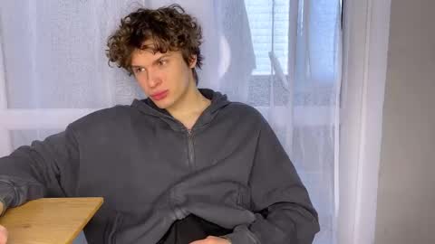 Snapshot of estremecerse chatting on March 19, 10:08 am Alex online show from March 19, 10:08 am