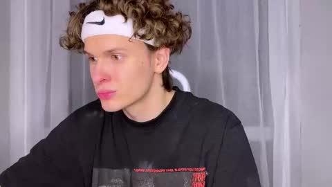 Snapshot of estremecerse chatting on March 28, 8:19 pm Alex online show from March 28, 8:19 pm