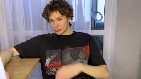 Snapshot of estremecerse chatting on April 1, 12:06 pm Alex online show from April 1, 12:06 pm