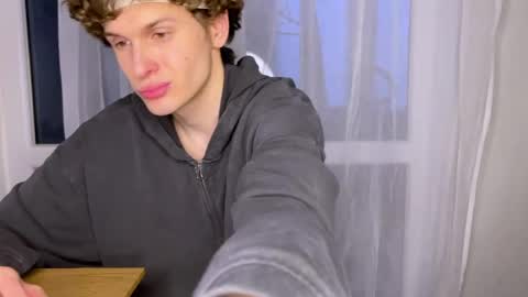 Snapshot of estremecerse chatting on April 3, 4:49 pm Alex online show from April 3, 4:49 pm